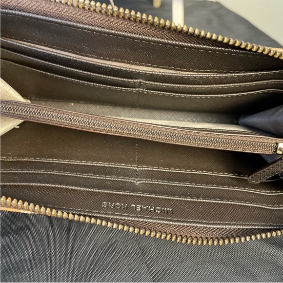 EUC Rare Michael Kors Gold & Black Tiger Strip Wallet - Picture 4 of 6